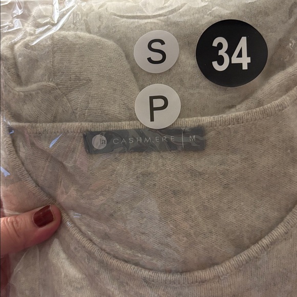 InCashmere Crew Neck Sunday Print 100% Cashmere Crew Neck - Picture 11 of 11